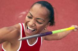 莱万多夫斯基连续三场比赛得分超过重要助攻，DWG不断突破！观众掌声雷动